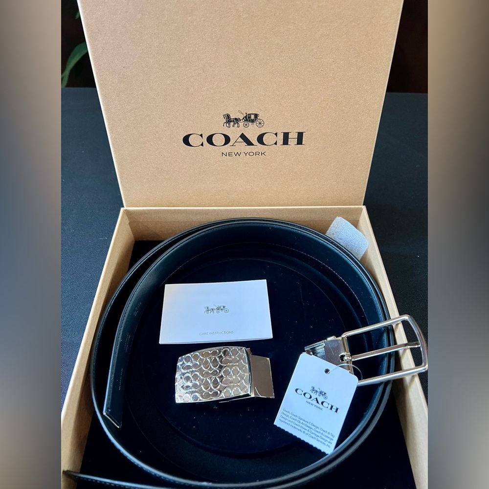 NWT Coach Signature Black Cut-to-Size Reversible Belt in a Coach Gift Box.